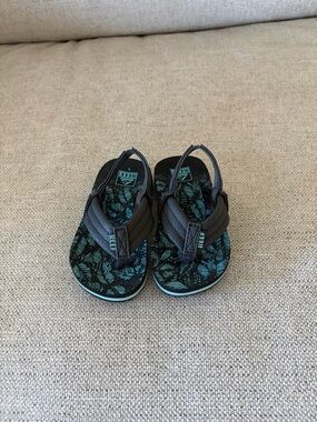 Reef baby size 5 flip flops
